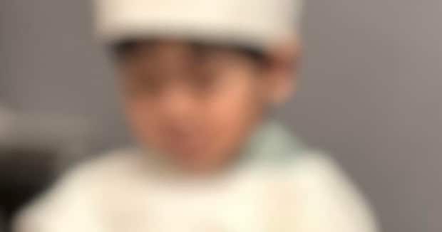 3歳の男の子、パパママのためお寿司を握ると……「さ、３歳？」　衝撃の出来に「すごい」「腕上げてきよった」