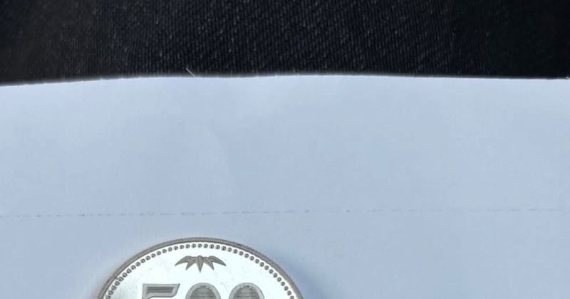 お釣りの500円玉をよく見たら……「すごい！」　激レアな“とんでもない光景”が60万表示「当たりです」