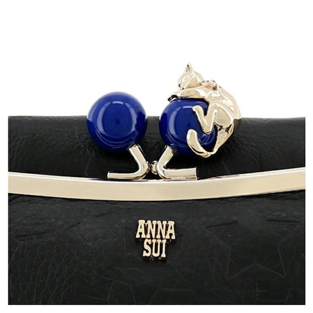 箱を開けた瞬間「わー!!かわいい!!」ANNA SUI(アナスイ)の“ネコがま口二つ折り財布”に絶賛の声 「ストーンと猫と蝶、全てが素敵」「可愛さ120点」「使い勝手がとても良い」