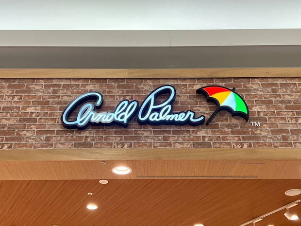 「軽すぎるくらい軽いです」 アーノルドパーマーの“スニーカー”が好評! 「長時間歩いても疲れにくい」「かなりクッション性が高い」「どんな服装にも合わせやすいアイテム」