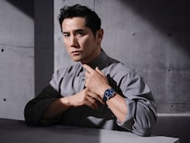 親子そろって最高すぎる！　本木雅弘＆長男UTA、“腕時計”輝く新ビジュアルで洗練されたスタイル披露