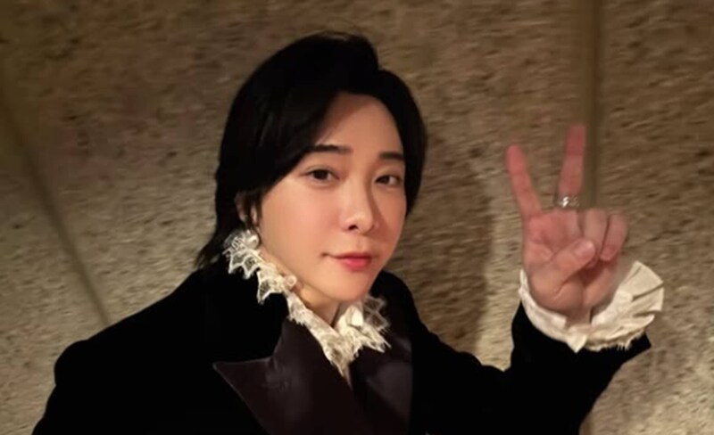 ミセス大森元貴、メンバーとディズニーへ　“グッズフル装備”で楽しむ様子に「めちゃくちゃ羨ましい」「若井さんかわいい」