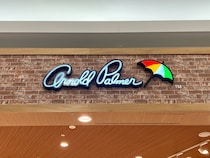 「軽すぎるくらい軽いです」　アーノルドパーマーの“スニーカー”が好評！　「長時間歩いても疲れにくい」「かなりクッション性が高い」「どんな服装にも合わせやすいアイテム」