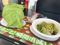 「レタスだけなのに美味すぎる」350グラムのレタスをひたすら食べる謎イベントが東京・表参道で開催　来場者にはレタス1玉もプレセント