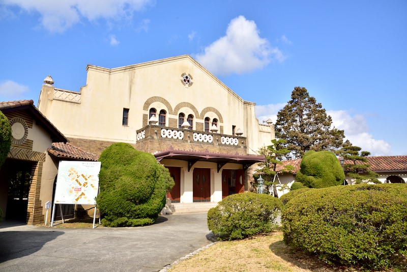 「気品があり、優しい子が多い」　“学生人気の高い関西の私立大”はキャンパスがすごい「図書館はハリーポッターを彷彿させる」「素敵な場所で学べたことが今でも誇り」