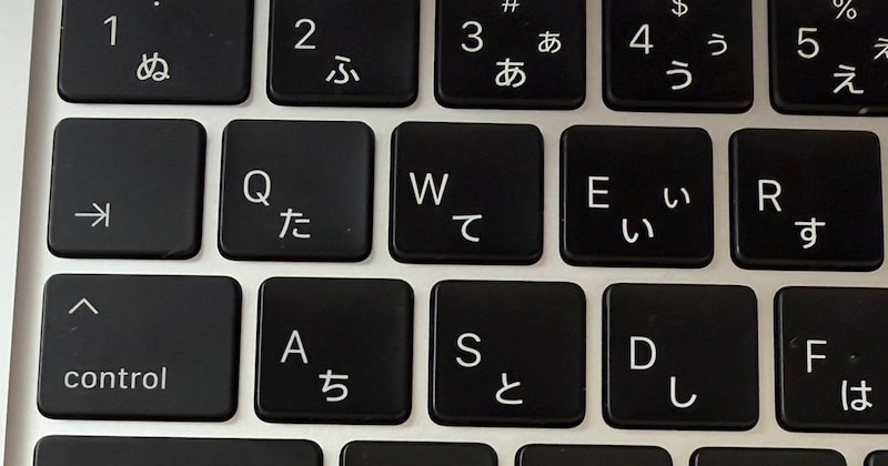 「もう発想がオシャレすぎて」　初めてPCに触れた「0歳」赤ちゃん→めちゃくちゃな文字列を見たママは……？　まさかの行動に「天才」の声