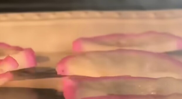 30代ママ、小腹がすいて“余ったかまぼこ”をレンチン→2分後……　まさかの結果に「秒でなくなった」