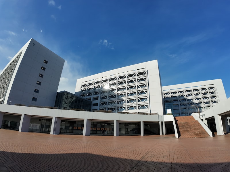 「サークルが沢山」　“学生が楽しそう”に見える大学って？　男性が選ぶランキング上位に「ラウンジのようなスペースが多くある」「白門祭はキャンパスの広さを活かし充実」の声