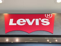 「足が長く見える」「流石リーバイス」定番スキニージーンズが選ばれる理由　「質感も見た目も完璧」「このタイプは股上が深い」