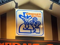 【画像】コメダ珈琲店の“さんかく屋根ポーチ”