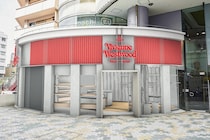 【画像：Vivienne Westwood（ヴィヴィアン ウエストウッド）の“フープピアス”】