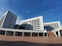 「サークルが沢山」　“学生が楽しそう”に見える大学って？　男性が選ぶランキング上位に「ラウンジのようなスペースが多くある」「白門祭はキャンパスの広さを活かし充実」の声