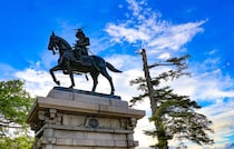 【60代に聞いた】買ってきてほしい「仙台土産」ランキング！　2位は「萩の月（菓匠三全）」、1位は？