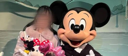 ディズニーでミーグリ→「こんなに……？！」思わず二度見した“ミッキーの下半身”に反響「今日イチ笑った」「すっごww」