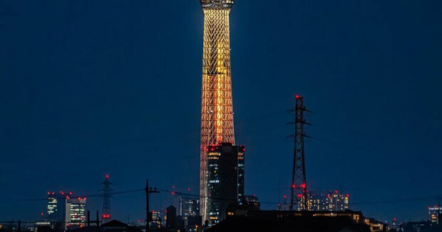 「突き刺してますやん」東京スカイツリーを撮影したら……　写り込んだ“とんでもない瞬間”に「よく撮ったね」「デッカい！」