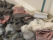 4、5年洗っていなかったカーテン→4歳児ママが覚悟して、風呂で洗濯したら……　「まじ?!　え!?」“家族全員叫んだ”衝撃の光景に「ぎゃー」「怖い怖い」