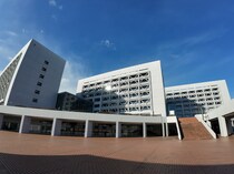 「サークルが沢山」　“学生が楽しそう”に見える大学って？　男性が選ぶランキング上位に「ラウンジのようなスペースが多くある」「白門祭はキャンパスの広さを活かし充実」の声