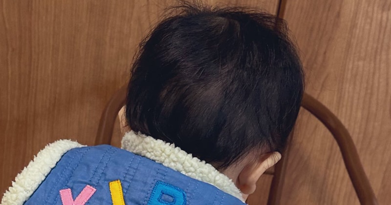 1歳娘に着せた服→実は……「もはや家宝」 ママも驚く“一着”に「懐かしい感じする」「なんて幸せなベスト」