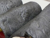 管理栄養士がフルーツで作った「恵方巻」→よく見たら……　「え!?　めっちゃマグロじゃん!!」まさかの見た目に「脳がバグりそう」