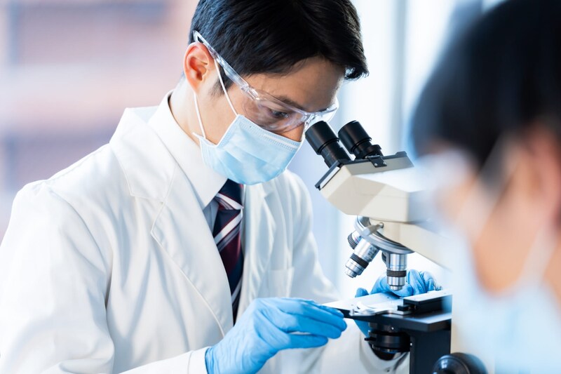 【都民に聞いた】就職に強いと思う薬学部がある「私立大学」ランキング! 2位は「順天堂大学」、1位は?