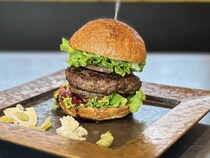 【北海道・東北在住者が選ぶ】マジでうまいと思う「ハンバーガーチェーン」ランキング！　2位は「マクドナルド」、1位は？