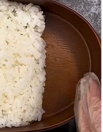 4時起きの妻が作る、現場職旦那への“映えないわけがない”弁当は……「すごすぎる頭上がらん」　驚きの中身に「わあ～」「ご主人は幸せ者」