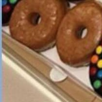 「パパが酔っぱらって一生分のドーナツ買ってきた」→衝撃の光景に「疑ってごめんなさい」「どうするのこれw」と99万表示