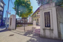 「駅から徒歩2分、走って1分」　立地の評価が高い“首都圏の私立大学”　ランキング上位には「アットホームで楽しい学校」「空きコマの時間に買い物できます」の声