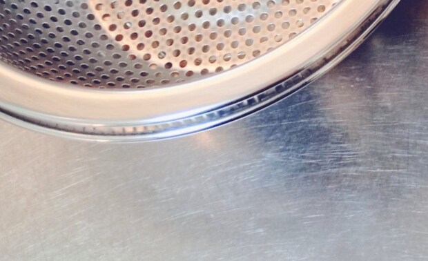 新しく買ったザルとボウル→ウキウキで使ってみると……　衝撃的な光景に「うわああああああ！」「引くほど笑ってしまった」