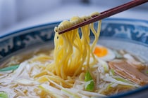 【関西地方在住者に聞いた】麺類が最高にうまい「都道府県」ランキングTOP25！　第1位は「北海道」【2025年最新調査結果】