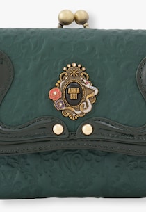 「ダークなビジュアルに一目惚れ」　ANNA SUI（アナスイ）の“蛇モチーフ財布”が大人気　「欲しいと思える財布にようやく出会えた」「かわいい、かっこいい」