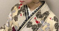 成人式の前日、髪飾りを探していた娘→100均材料で手作りしたら……　まさかの姿に「マジで100均ですか？」「何をどうすればこんな……」