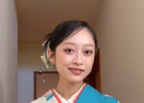 母「振袖はブルーが似合うよ」→娘が成人式で着てみると……　見事な着こなしに「さすがお母様」「パリコレのクオリティー」