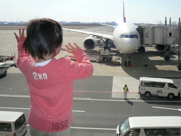 飛行機に手を振る幼い少女→15年後、再び空港で……　コックピットにいた“まさかの人物”に「ドラマみたい！」「憧れちゃう」