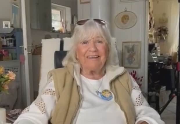 「若い頃はモテすぎて大変だった」という87歳祖母→孫が昔の姿を見てみると……　圧倒的すぎる当時の姿が180万再生「美しさに言葉を失った」【海外】