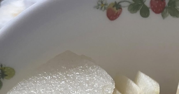 夫に「大きい梨を切って」と頼んだら……　母娘爆笑の結果に「初めてみました！」「ハムスター用ですかね」
