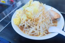 「冬の二郎は心に刺さる」東京都で人気の“非乳化スープがうまい二郎”が大好評！　「汁なしも好き」「デロ麺が凄く良かった」