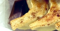 店員「この前値上げしたの、ごめんね」→出てきた“440円ギョーザ”に二度見「値上げとはw」「日高屋でも無理」