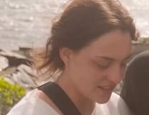 「母に似ている」と言われる女性→“昔の母”を同じポーズ＆角度で重ねたら……「鳥肌が立った」「同一人物かと」【海外】