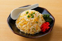 【30代以下に聞いた】「店のチャーハンくらいウマいと思う冷凍チャーハン」ランキング！　同率第1位は「味の素 ザ★チャーハン」と？