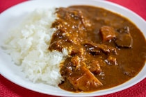 【60代以上が選ぶ】見かけたらつい買ってしまう「レトルトカレー」ランキングTOP28！　第1位は「銀座カリー（明治）」【2月12日は「レトルトカレーの日」！】