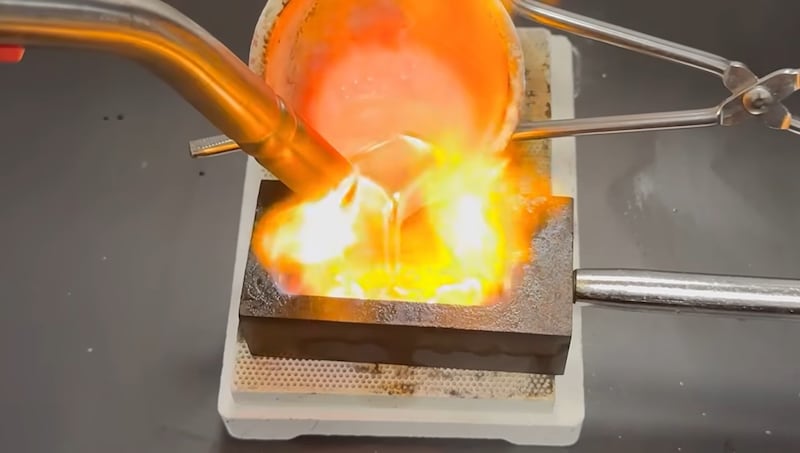 指輪やブローチ、金歯を溶かして集めた金→ひと塊にしたら……　“衝撃の金額”に「凄い⋯」「見てるだけでワクワクする」