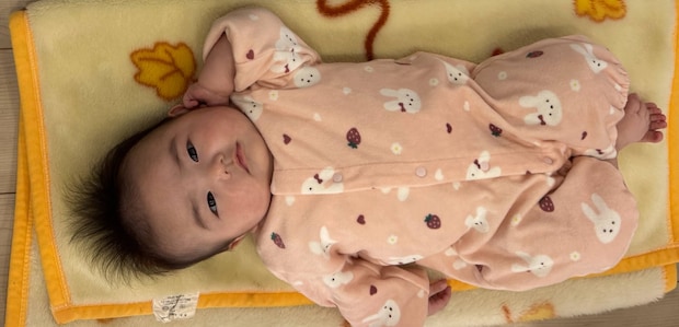 娘のお食い初めでパパが“どうしても”と用意したのは……　脳がバグる光景に「大きくなって見たら爆笑しそう」「いいなあ」