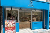 【画像】まるでホールケーキな“サブレ缶”