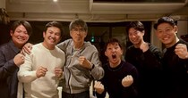 がん闘病の石橋貴明、久々のインスタ登場で帝京後輩たちと肩組み披露　”治療の苦労”感じる痩せ近影に「細くなっちゃったな」「普通にイケオジ」