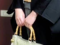 京都のアラフィフ母、娘の卒入学式で身に着けたのは……　圧巻の姿に「昭和のお母さんなスタイル」「便利ですよね」