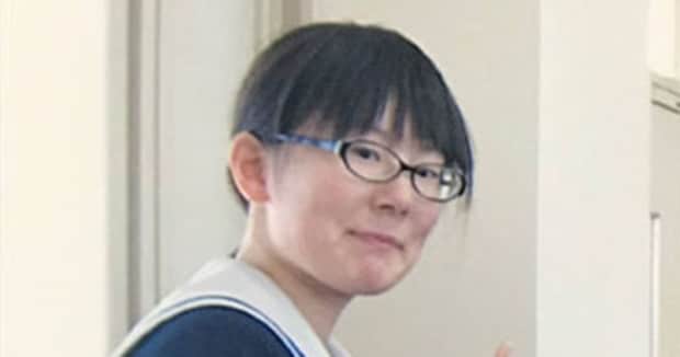 「教室の隅にいるタイプ」だった女子高生→10年後……　衝撃の姿に「べ、別人」「学生ぶりに会ったらドキッとするやつ」　投稿者に聞いた
