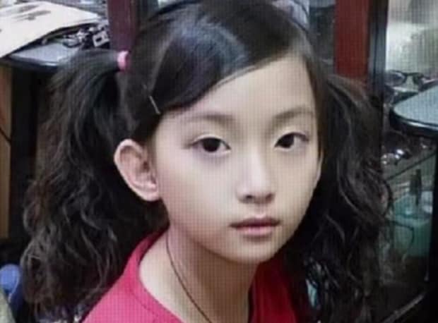 カメラをまっすぐ見つめる少女→大人になると……　驚きの成長結果に反響「すごくきれい」「小さい頃から美形モデル」【海外ビフォアフまとめ】