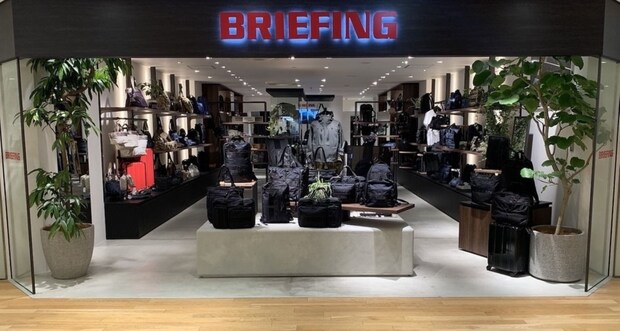 「品質の良さがひしひしと伝わります」　ブリーフィングの“ビジネスバッグ”に絶賛の声　「大容量で軽く使いやすい」「落ち着いた色と見た目でかっこいい」「スーツケースと連結できてとても良い」