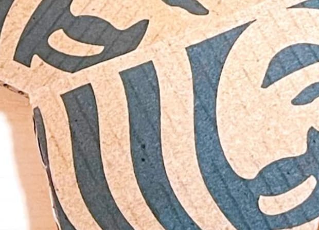 スタバのスリーブは捨てないで！　差し込むだけでできる驚きの完成品に「ちょうど欲しかった」「オシャレさーん！」